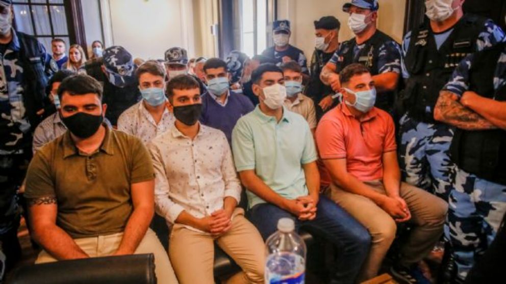 Los imputados escucharon atentos los testimonios de los amigos de la v�ctima.