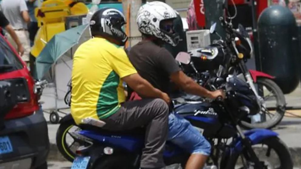 Los delincuentes interceptaron a la víctima para despojarla de sus objetos de valor.