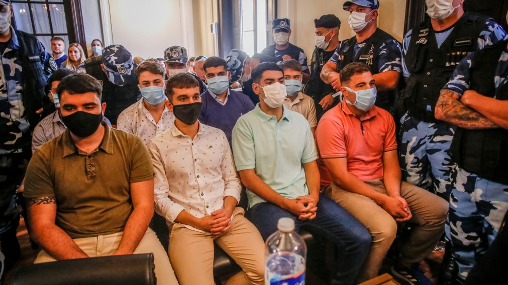 Los rugbiers en la banquillo de los acusados. Foto Télam.