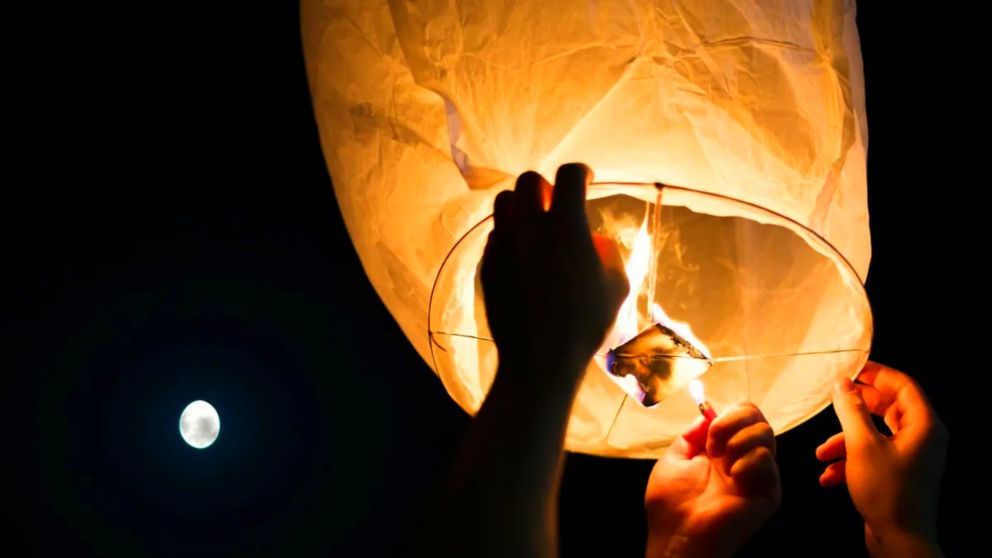 Un globo de pirotecnia generó un corte masivo de luz en CABA.