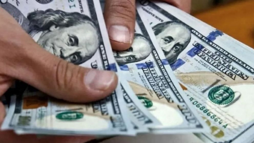 El miércoles pasado se registró la máxima cotización del dólar blue a $359, aunque luego bajó a $357.