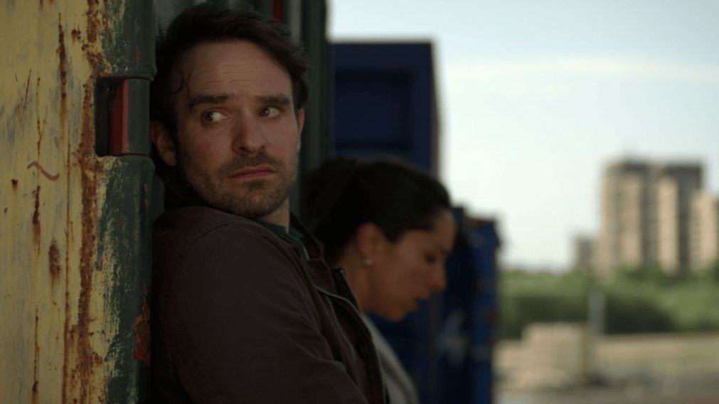 "Traición", la miniserie de Netflix con Charlie Cox y Olga Kurylenko pinta para verla en una maratón.