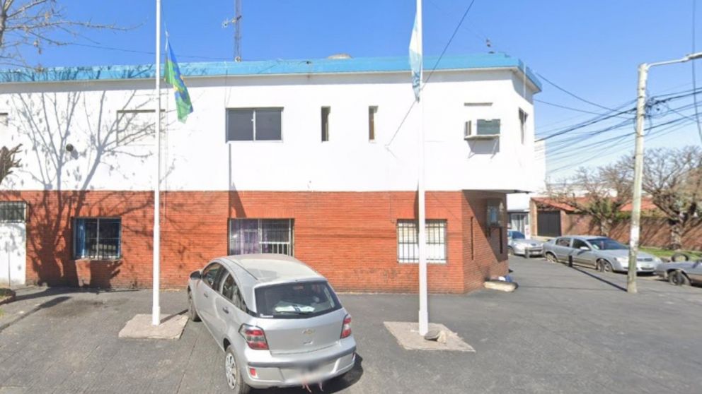 Integrantes de esta seccional intentan capturar al responsable del mortal ataque.