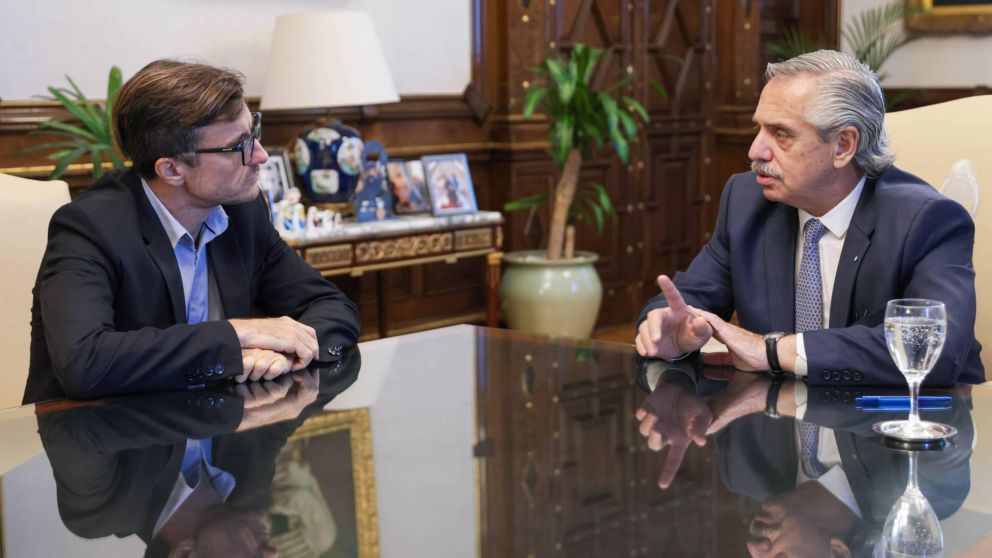 Alberto Fernández recibió al intendente de Morón, Lucas Ghi.