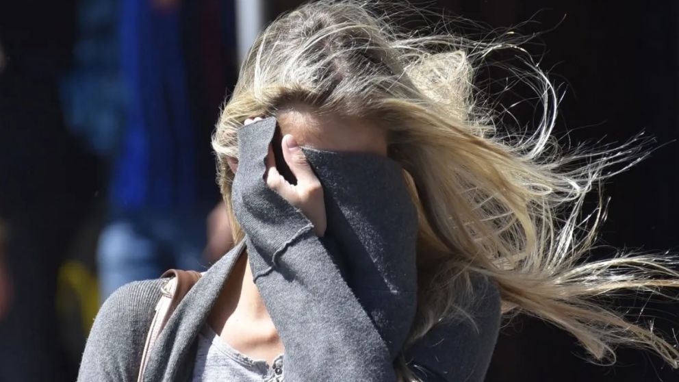 El organismo meteorológico también emitió otra alerta por vientos para el noroeste del país.