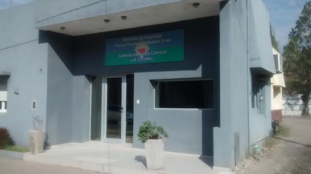 Uniformados de esta dependencia policial arrestaron a la mujer por el asesinato.