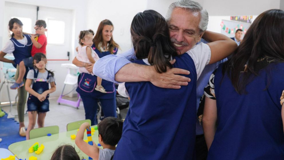 Alberto Fernández visitó a menores del Hogar Juan XXIII y el EPI Sonrisas en Baradero.