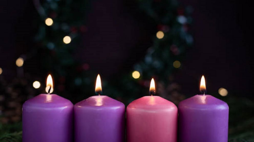 Se utilizan velas violetas en los rituales para atraer buena energ�a.