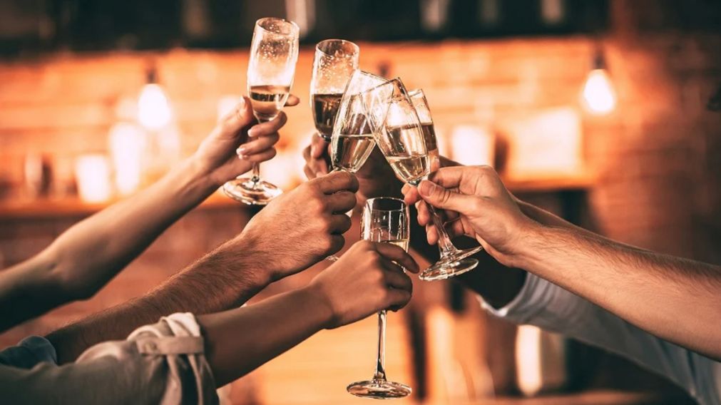 El clásico brindis de Nochebuena y la pregunta de cómo estará el tiempo.