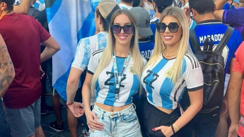 Que pasó con las hinchas argentinas que hicieron "topless" en Qatar.