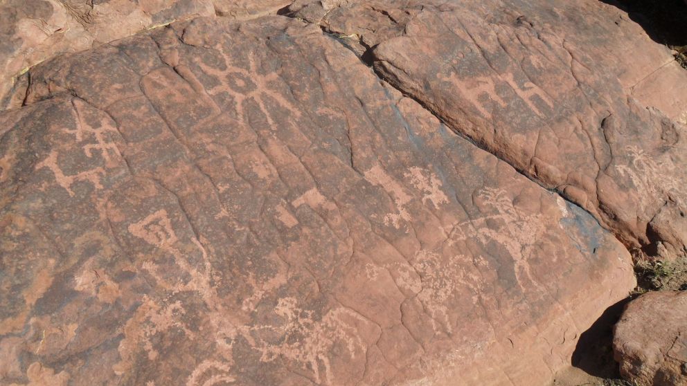 Cam�lidos, serpientes, amautas, figuras estelares y en medio de tantas im�genes de los Yavi, cerca de La Quiaca, en Jujuy, figuras de hombres a caballo vestidos como caballeros del Temple. Contundentes pruebas que rompen el relato de la conquista espa�ola