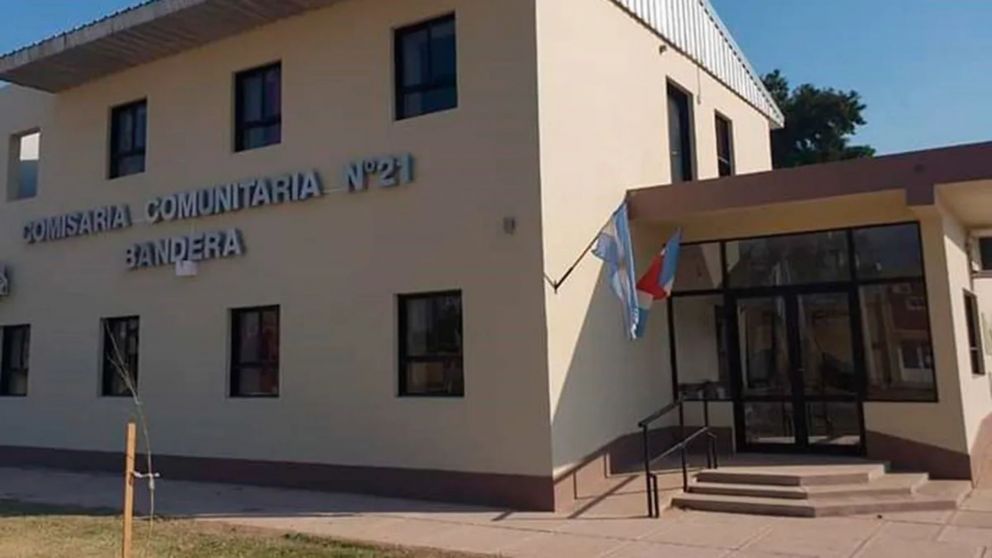 Una mujer le llevó droga a su hermano detenido en una comisaría.