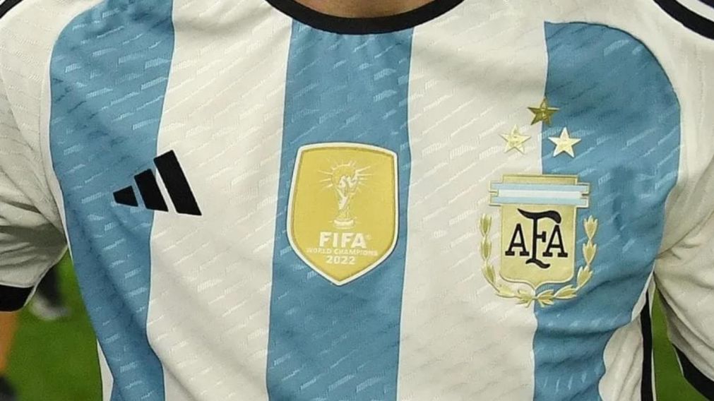 Después conseguir el título en el Mundial Qatar, los jugadores de la Selección lucieron la camiseta con la tercera estrella.