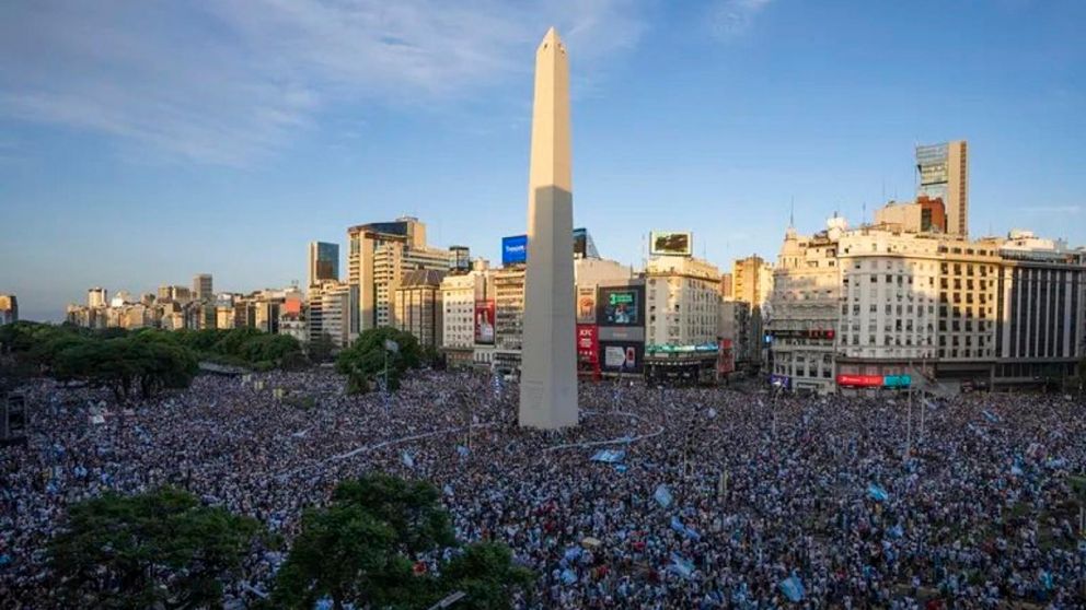 Boca y River, unidos por la "Scaloneta": la foto de los festejos de Argentina campeón del Mudial Qatar 2022 que recorrió el país