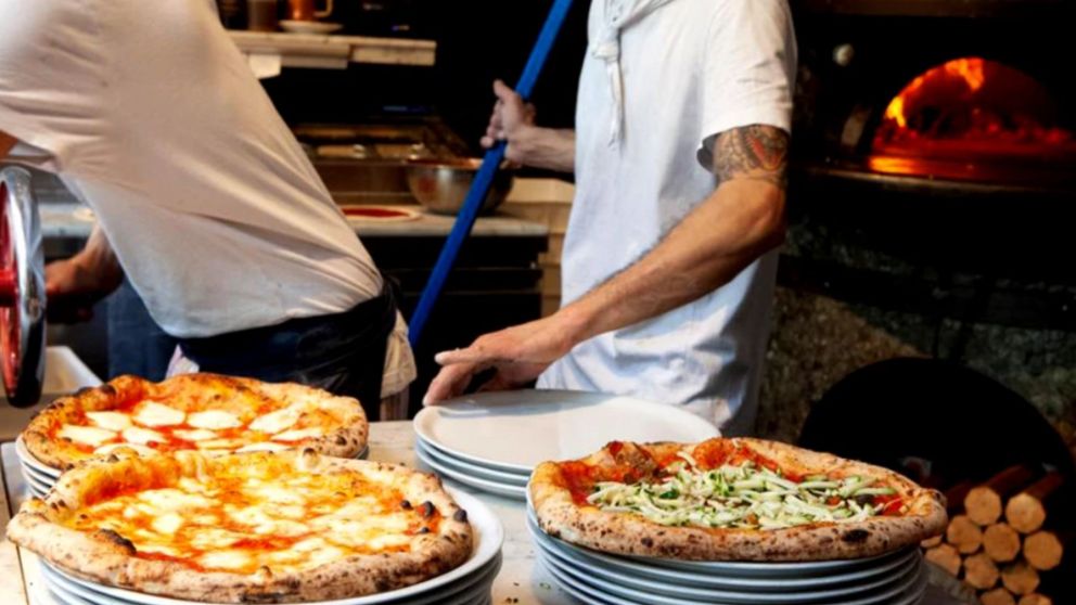 Los pizzeros tendrán un aumento salarial tras la firma de paritarias.