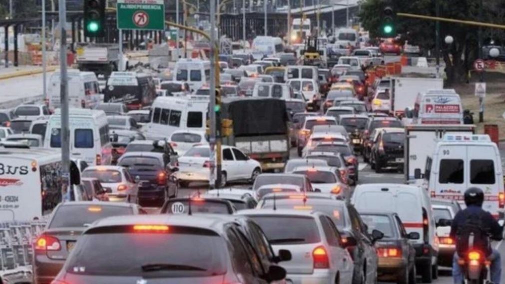 Tr�nsito cargado en los accesos a la Ciudad de Buenos Aires (Imagen ilustrativa).