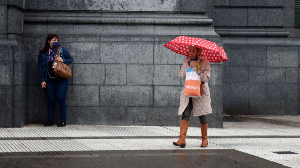 Alerta amarilla por fuertes precipitaciones en seis provincias (Nahuel Ventura / Cr�nica).