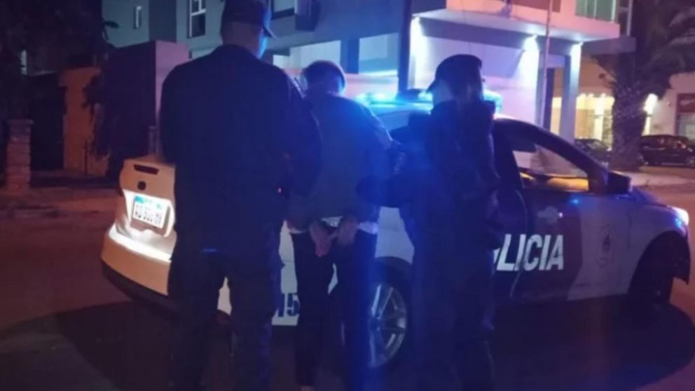 Un delincuente fue atrapado en Mar del Plata luego de una breve persecución (Gentileza 0223).