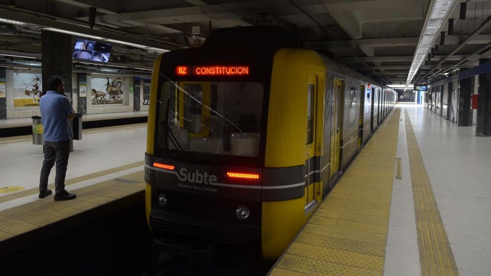 La L�nea C del subte ver� interrumpido su servicio este lunes a las 21 (Cr�nica/Fern�ndez P�rez Re/Archivo).
