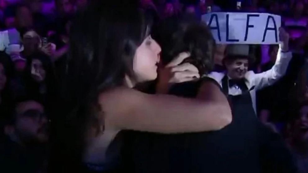 Misterio tras la salida de Agustín de Gran hermano: qué le dijo al oído la chica de la tribuna.