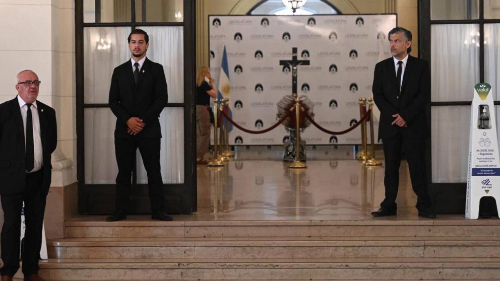 El conmovedor velatorio de Pinky en la Legislatura porteña y el último adiós de sus seres queridos en el cementerio de la Chacarita.