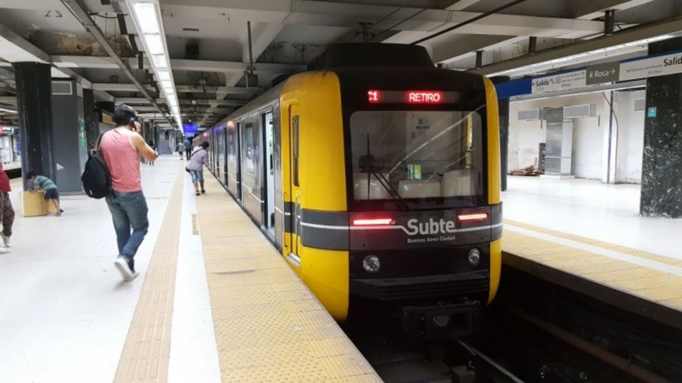 El paro se produce por la "falta de respuesta" de la empresa concesionaria Emova al pedido de dos francos semanales.