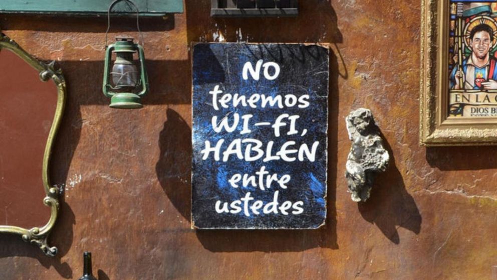 "No es usted más imbécil porque no se entrena": brutal respuesta de restaurante a la insólita queja de una mujer.