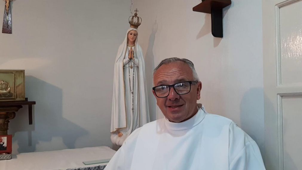 Este es el padre Federico Jos� Burbridge, quien sufri� el atraco.