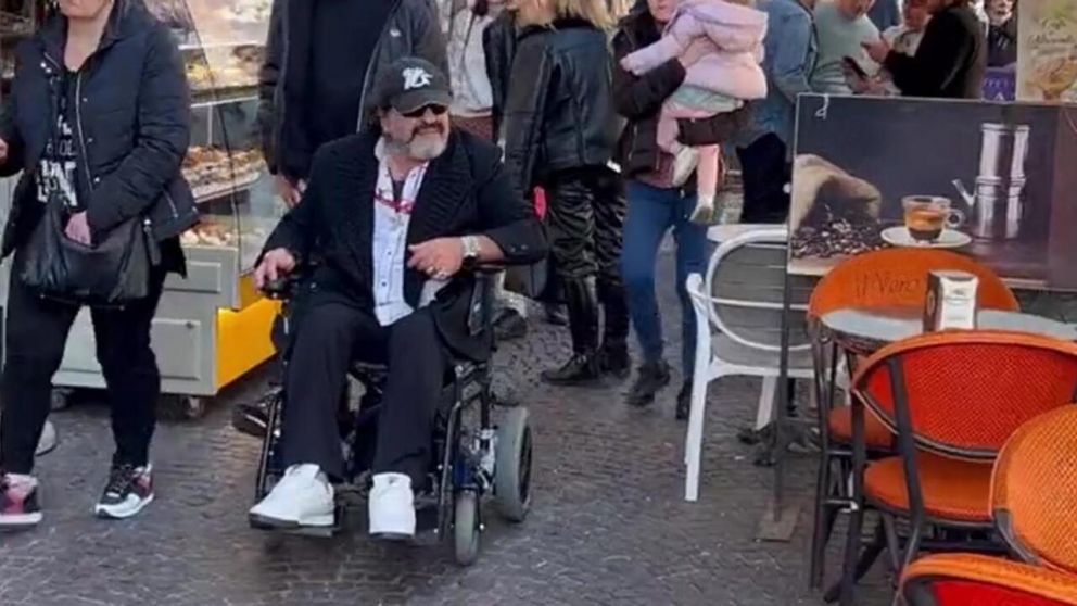 El clon de Maradona apareci� en las calles de Napoli y se volvi� viral.