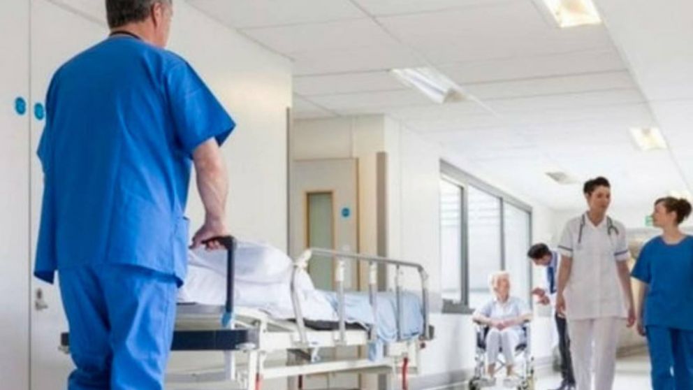 Se atendía por una infección urinaria y enfermero le dijo, "vení que te pongo un gel": la abusó en el baño.