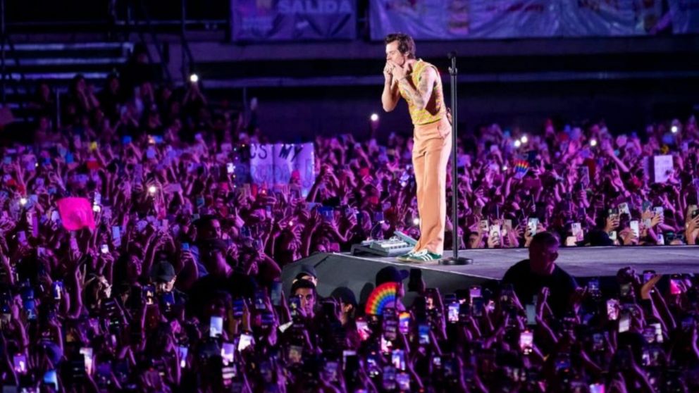 La insólita pelea entre dos chicas en pleno concierto Harry Styles.