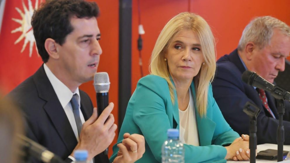 Eduardo "Wado" de Pedro y Verónica Magario, durante la reunión del FOVIRA.