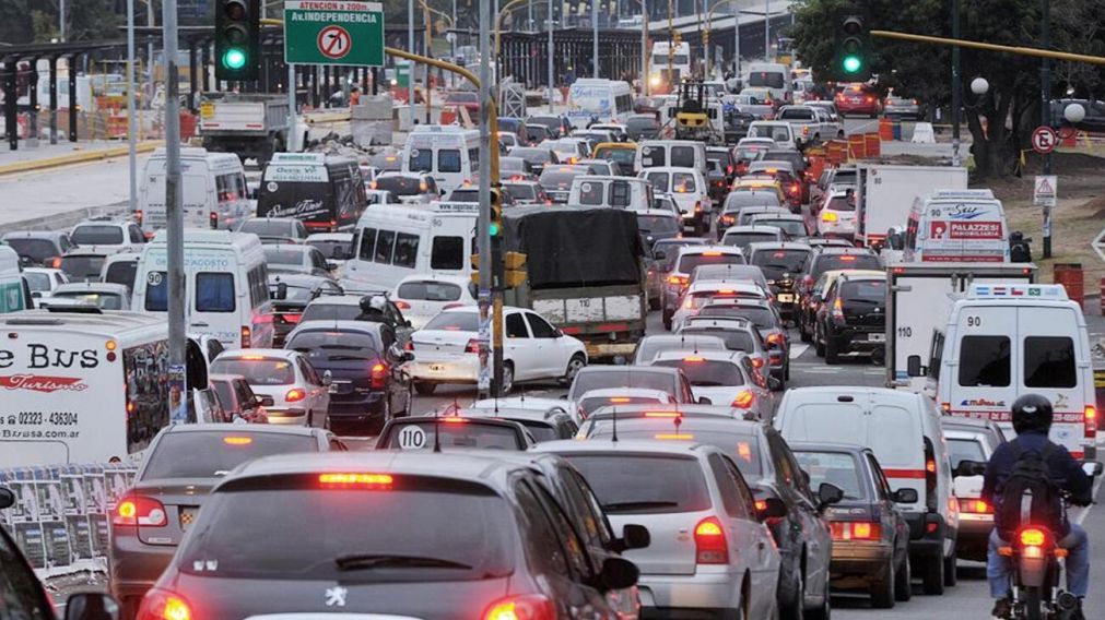 Tránsito intenso en los accesos a la Ciudad de Buenos Aires (Imagen ilustrativa).