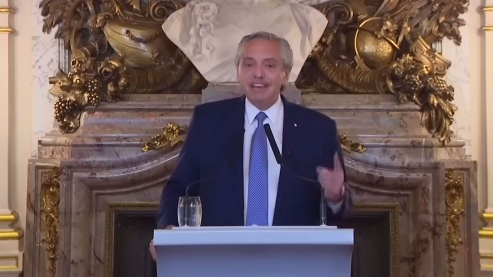 Fernández pidió que se investigue el viaje de funcionarios y magistrados a Lago Escondido.