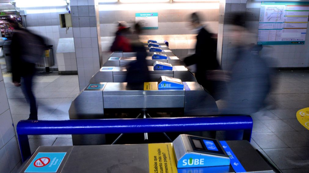Paro sorpresivo en la L�nea C de subte durante este lunes (Jonatan Moreno / Cr�nica).