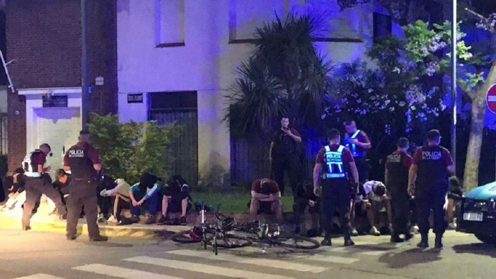 Varios pibes detenidos y heridos tras una fiesta que terminó de la peor manera en Saavedra (Gentileza: La Nación).