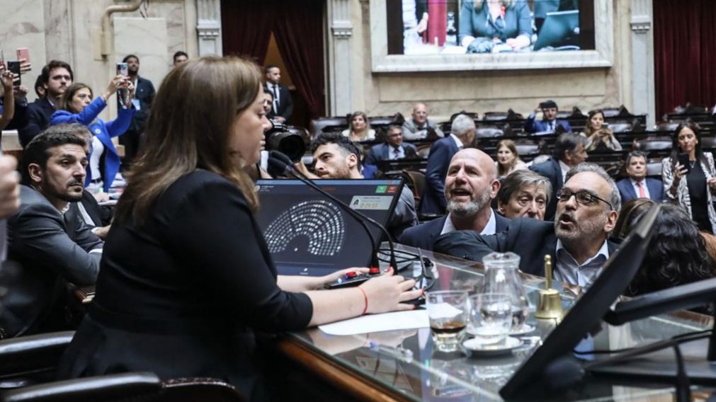 La actitud de los diputados opositores, que terminó con la suspensión de la sesión de ayer, fue fuertemente cuestionada por el oficialismo.