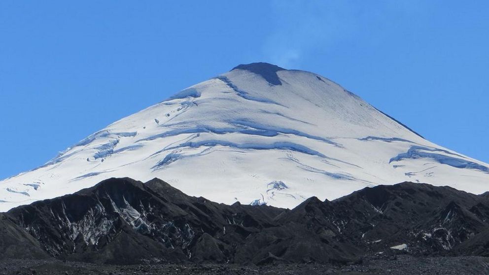 El volcán Villarrica de Chile pone en alerta a las autoridades trasandinas.