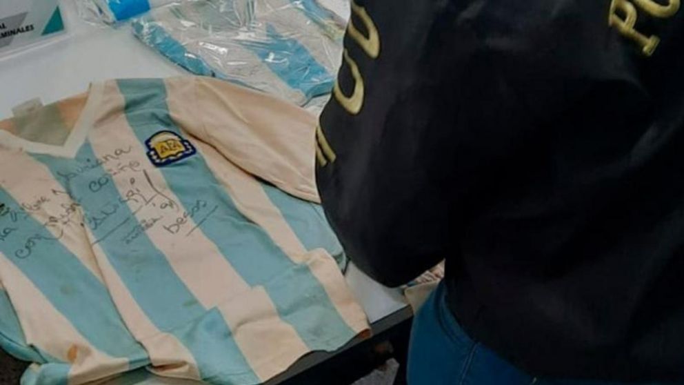 Las camisetas quedaron a disposición el juzgado pertinente de Buenos Aires.