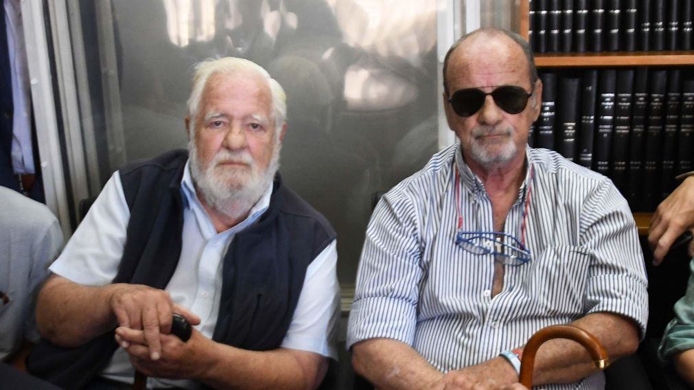 Carlos Carrascosa y Horacio Garcia Belsunce minutos antes de escuchar el veredicto (Télam).