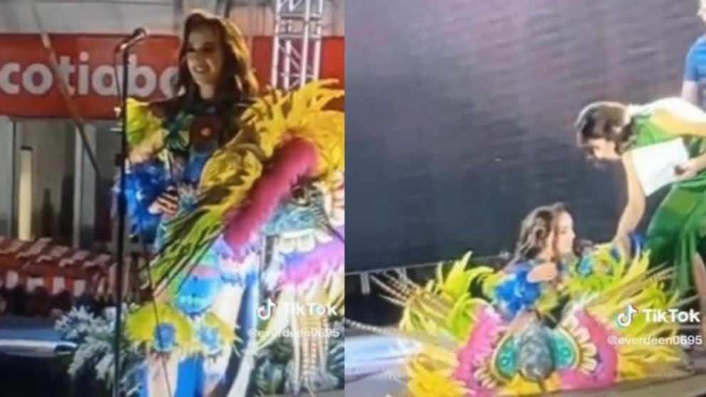 El impactante momento en el que una modelo se electrocut� con un micr�fono en pleno desfile (Imagen captura v�deo).