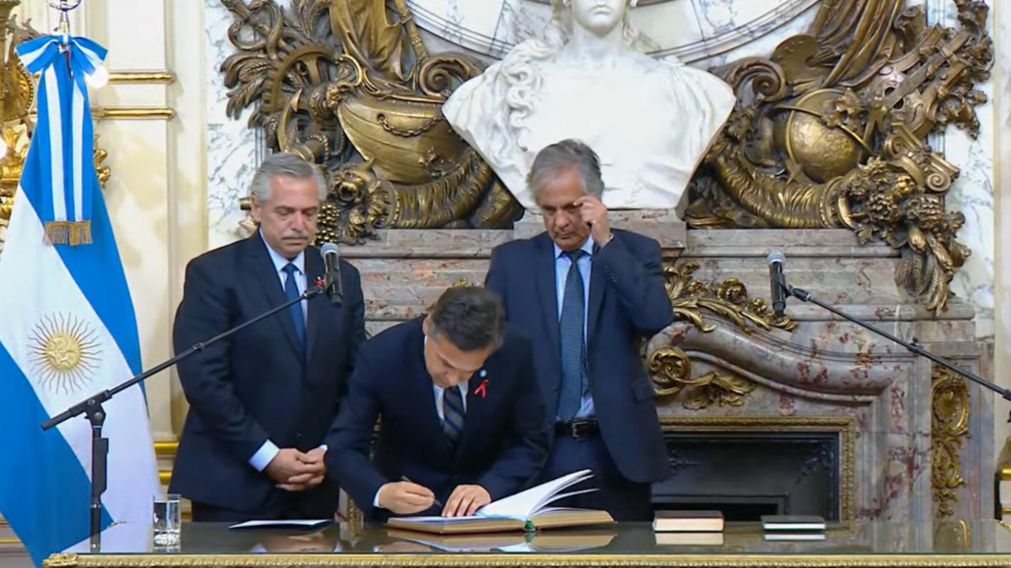 Diego Giuliano jura como nuevo ministro de Transporte.