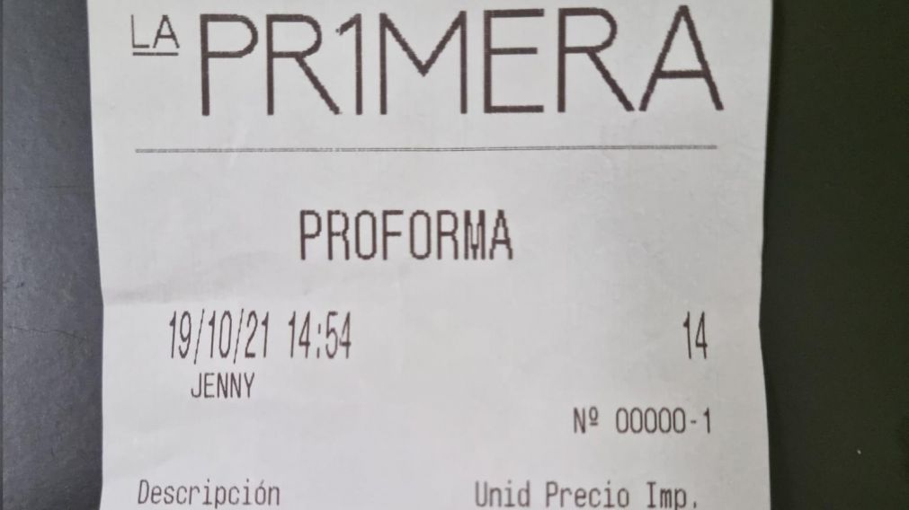 “Es obligatorio”: comió en un restaurante, le cobraron un servicio que no pidió ni consumió y la respuesta indignó a todos