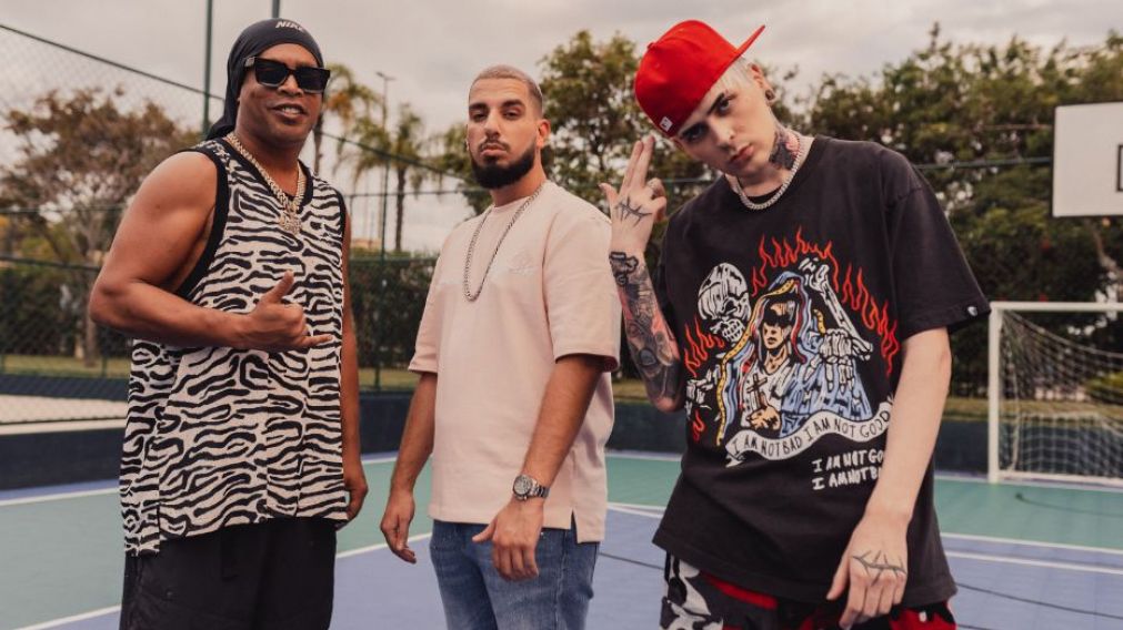 LIT killah, Yandel y Ronaldinho se unieron en "Olé Olé"