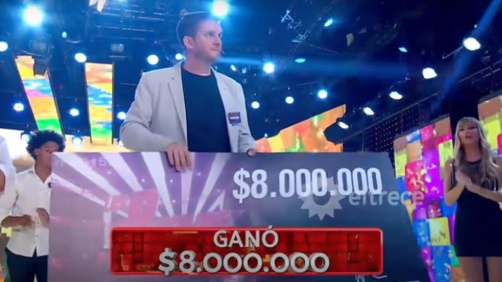 Ganó $8 millones en "Los 8 escalones" y le regaló 2 "palos" a su rival (Captura TV).