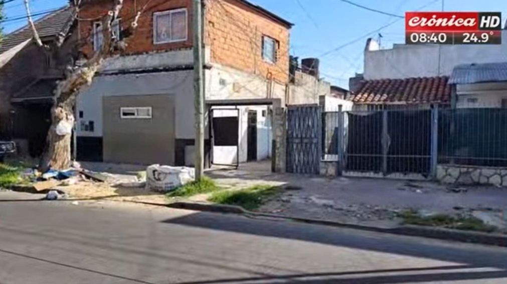 La vivienda donde ocurrió el horroroso hallazgo del cadáver de la nena de cinco años.