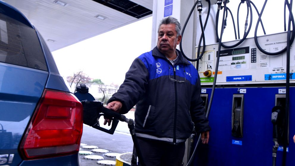El combustible es uno de los últimos incrementos que afecta al bolsillo de los argentinos.