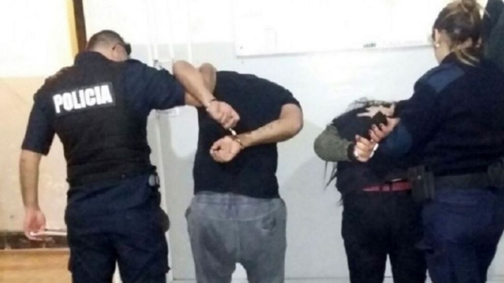 Los detenidos tras la pelea y agresión a la policía.