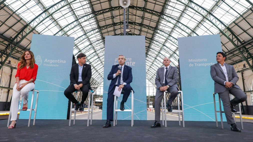 Alberto Fernández inauguró la renovación del techo de la estación de tren, La Plata: "Todo esto lo recuperó el Estado para los argentinos y argentinas".