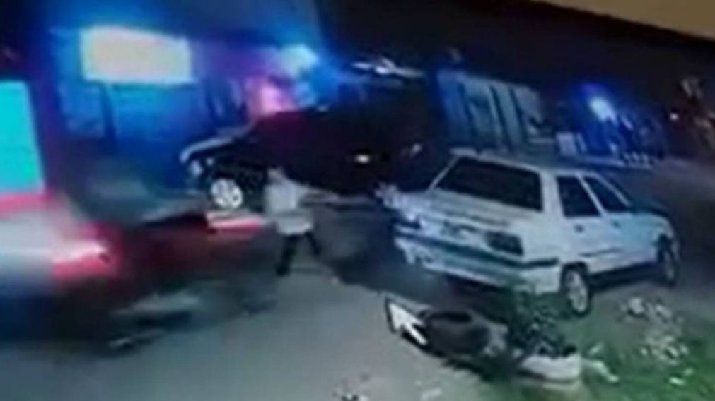 Un nene de 10 años fue atropellado por dos motochorros que escapaban de un robo (Imagen captura vídeo).